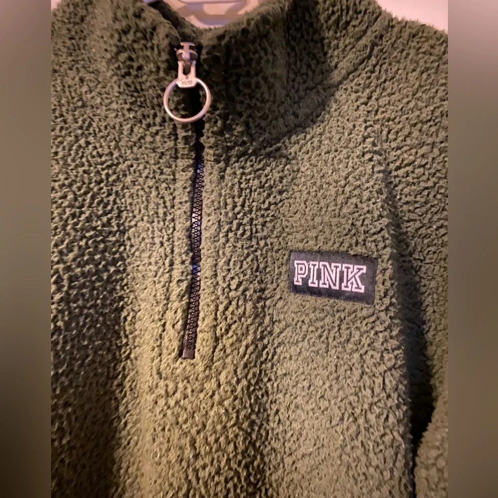 Softer than your Exs hugs and always there when you need it Large Sherpa pockets - Picture 10 of 14